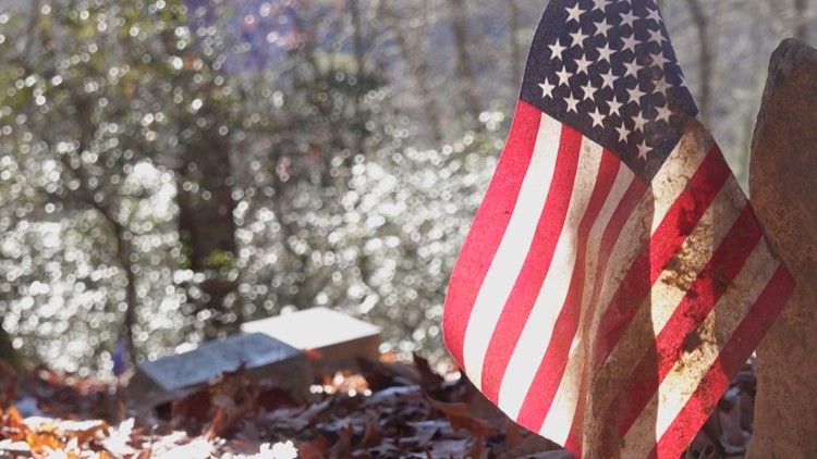 East Tennessee hikers travel for hours into the wilderness to deliver wreaths to gravesites of veterans East Tennessee hikers travel for hours into the wilderness to deliver wreaths to gravesites of veterans