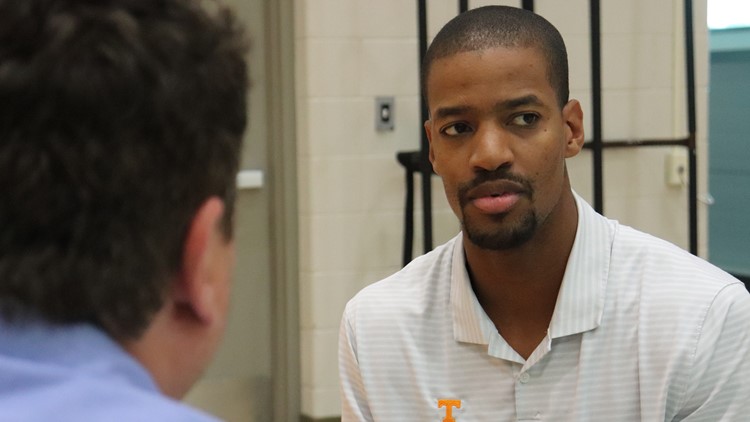 Tennessee assistant Kim English hired at George Mason