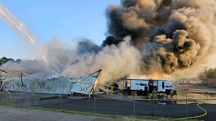 Chattanooga Fire Department and mutual aid respond to commercial fire at Camping World