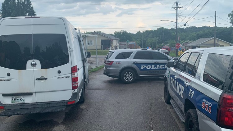 KPD trying to contact man barricaded in West Knoxville home, believed to be armed