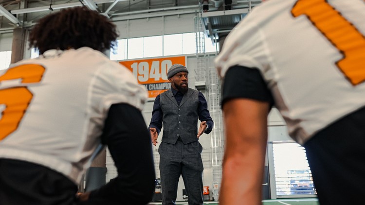 VFL Eric Berry visits Tennessee at practice before Texas A&M game