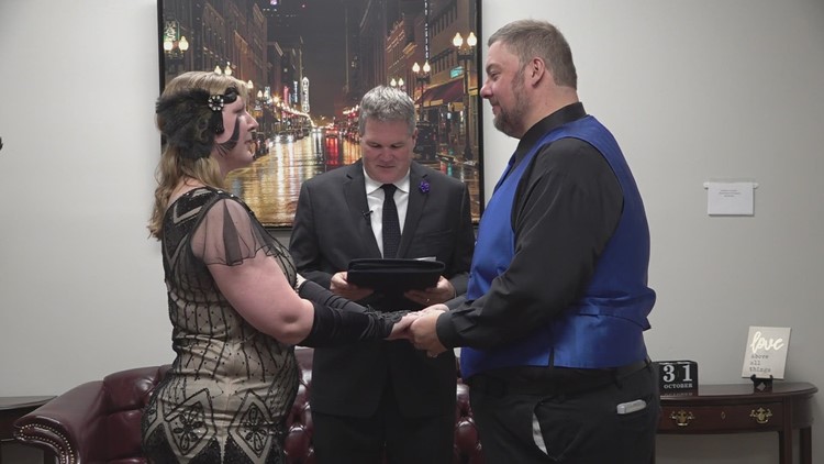 Hallo-weddings? | Knox County courthouse does most weddings on Oct. 31