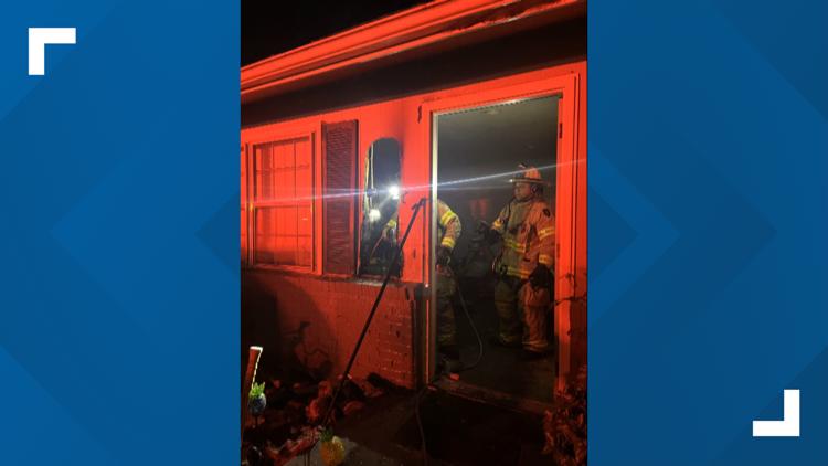 Neighbor works to put out house fire in West Knox County