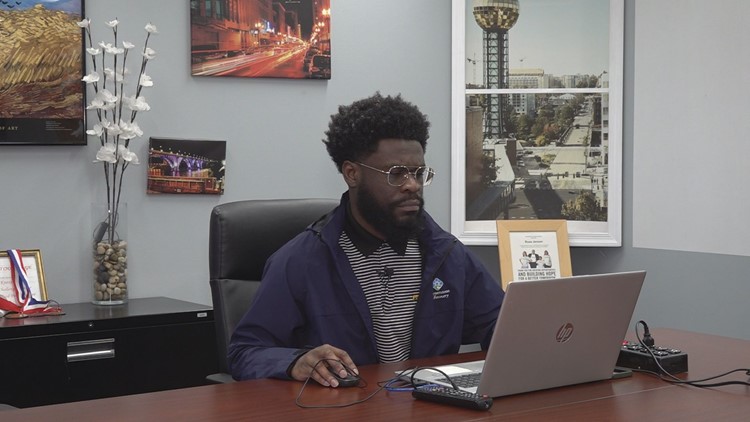 UTK students volunteer for 311 to expand help to live chats