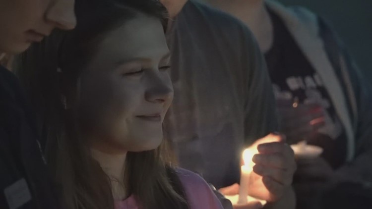 Neighbors of Alcoa 19-year-old killed in crash honored at candlelight ceremony Monday night