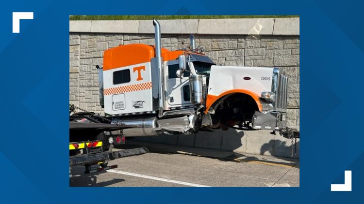 THP: 18-wheeler carrying UT football equipment involved in wreck on I-30