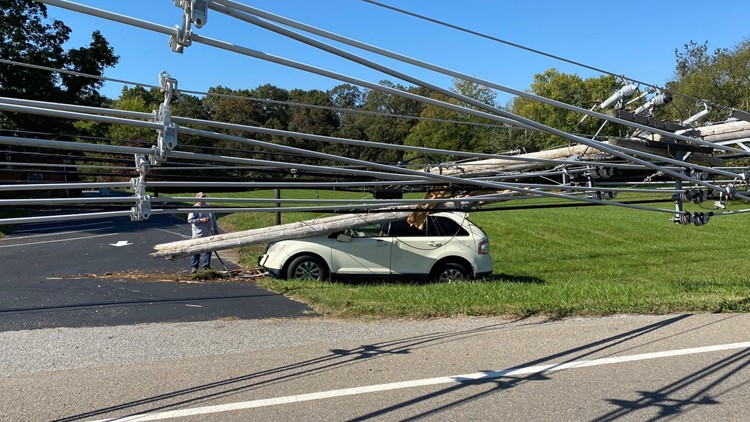 Louisville Road closed in Alcoa after car crashes into utility pole