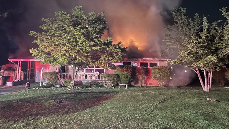 KFD: One person dead after early morning house fire in northwest Knoxville