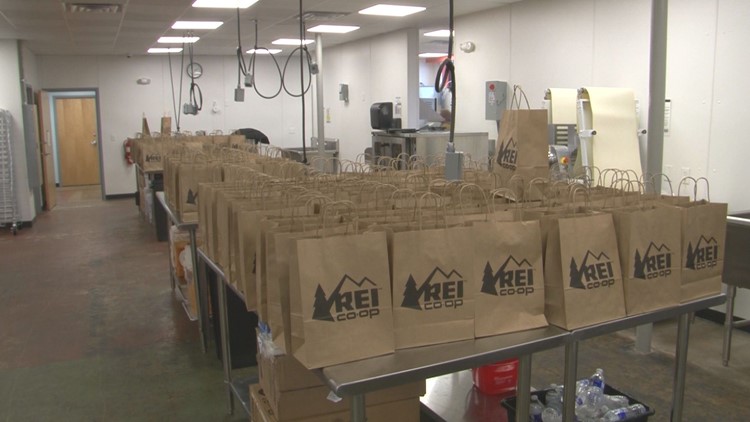 Local kitchen feeds 250 people to combat food deserts around the holidays