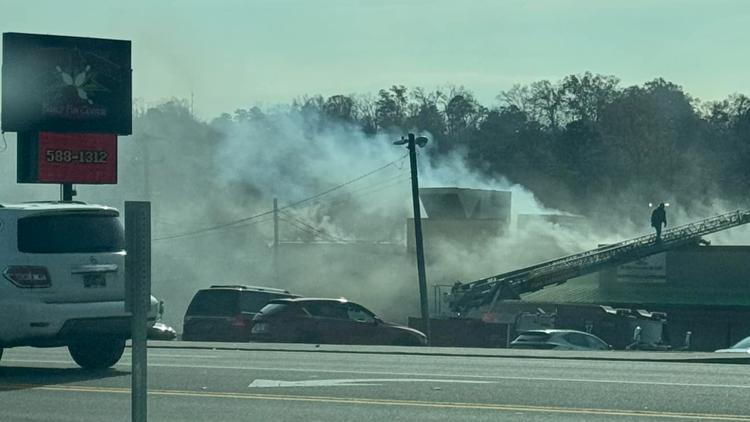 Western Avenue closed due to fire at Knoxville bowling alley