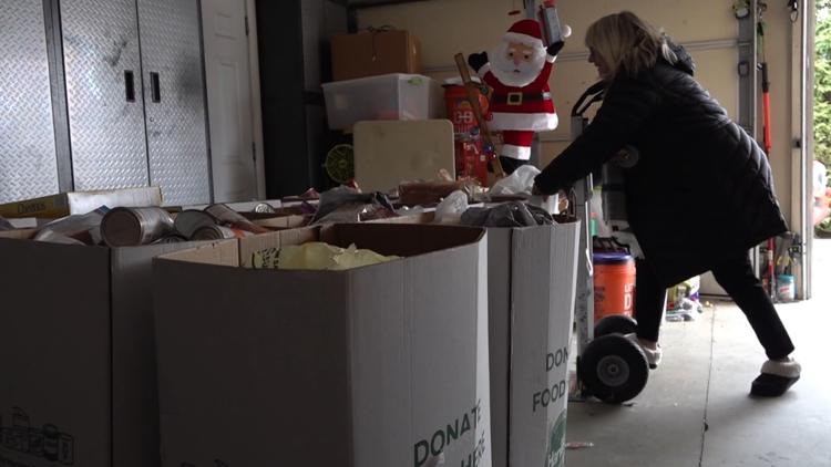 West Knox Co. neighborhood raises thousands of dollars for Second Harvest during holiday season with festive decorations