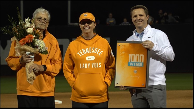 Tennessee softball head coach Karen Weekly receives contract extension