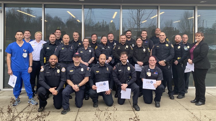 25 police officers, first responders and medical staff graduate from training for crisis intervention team