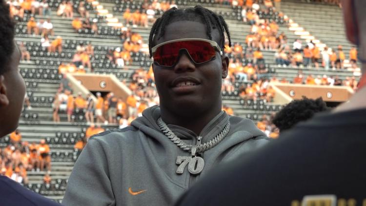 5-star Class of 2025 offensive tackle David Sanders Jr. officially signs with Tennessee