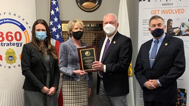 DEA honors drug-fighting efforts of Metro Drug Coalition DEA honors drug-fighting efforts of Metro Drug Coalition