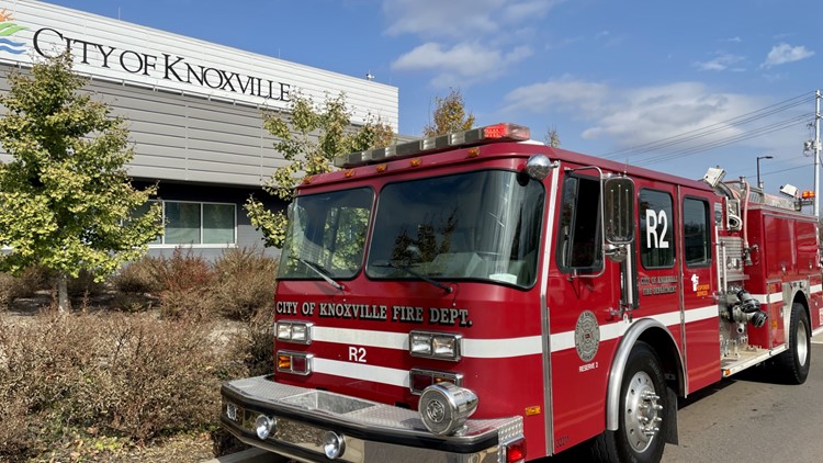 Knoxville Fire donates former firetruck to Fulton High School
