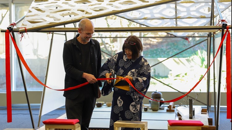 UT students blend Appalachian and Japanese styles to build tearoom for Knox Asian Festival