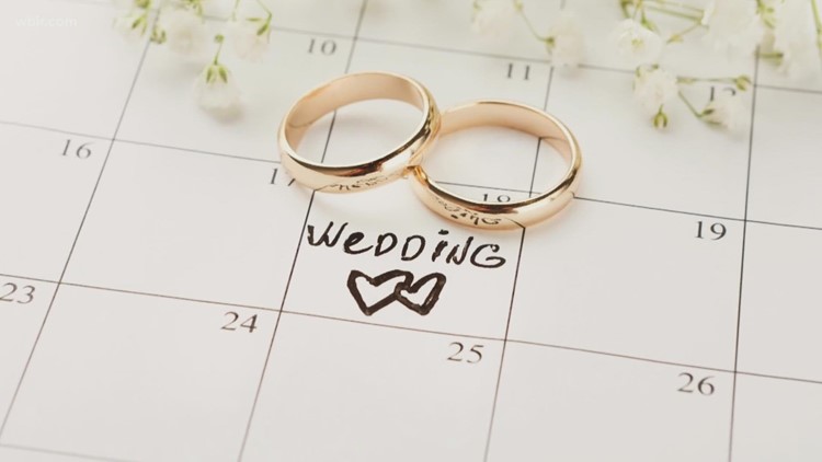 Couples rush to reserve wedding venues on Vols bye week