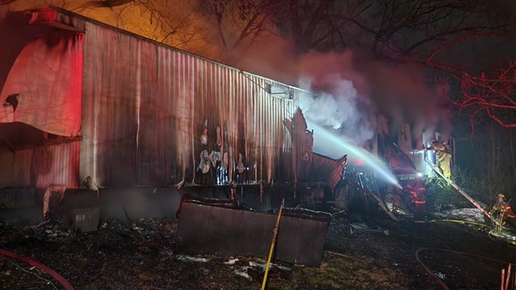 Rural Metro responds to overnight mobile home fire in Mascot