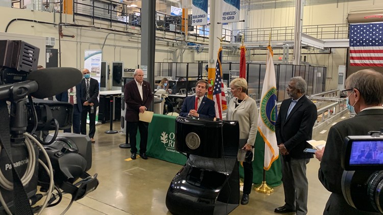 Secretary of Energy visits ORNL, talks gas prices, clean energy future Secretary of Energy visits ORNL, talks gas prices, clean energy future