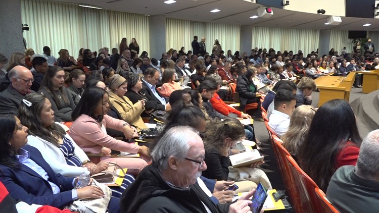 Knoxville welcomes around 150 new US citizens during naturalization ceremony