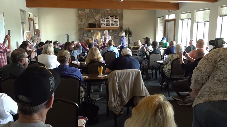 Vietnam veterans receive Quilts of Valor during reunion in Townsend