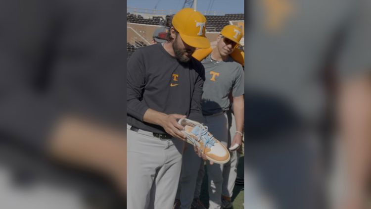 Off Beat Customs makes Tony Vitello some custom shoes honoring Pat Summitt