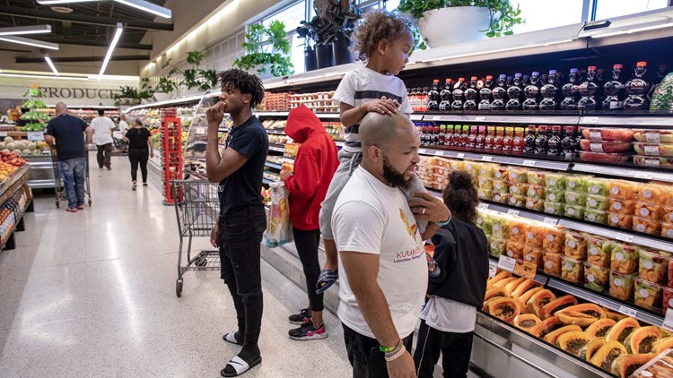 No grocery stores; Knoxville communities struggle to find access to healthy foods