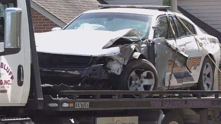 Knox Co. deputy cruiser crashes off Washington Pike; no injuries reported