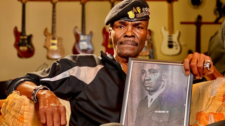 Knoxville man accepts Congressional Gold Medal on behalf of late father