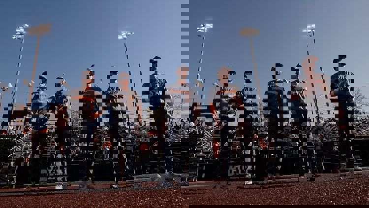 No. 1 Tennessee wins series opener against Vanderbilt, 8-4