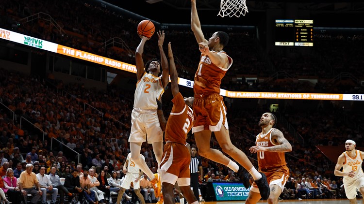 No. 4 Tennessee handles No. 10 Texas, 82-71