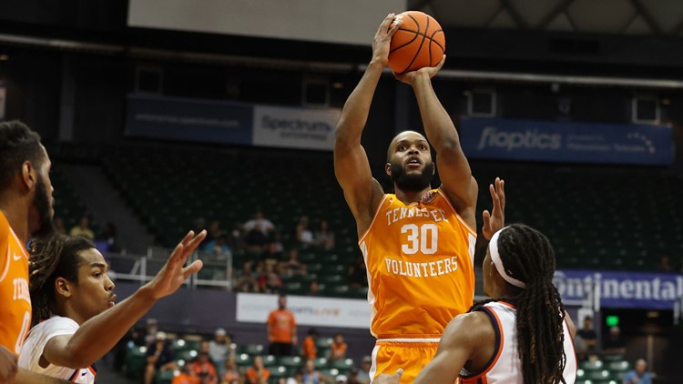 UT advances to the Maui Invitational semi-final after beating Syracuse, 73-56
