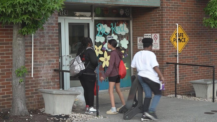 East Tennessee woman helping prevent youth violence through art