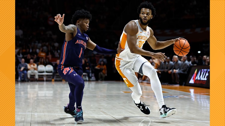 No. 2 Tennessee wins over No. 25 Auburn, 46-43