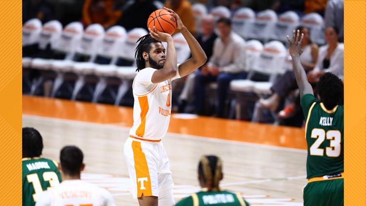 No. 17 Tennessee snaps losing streak with win over George Mason, 87-66