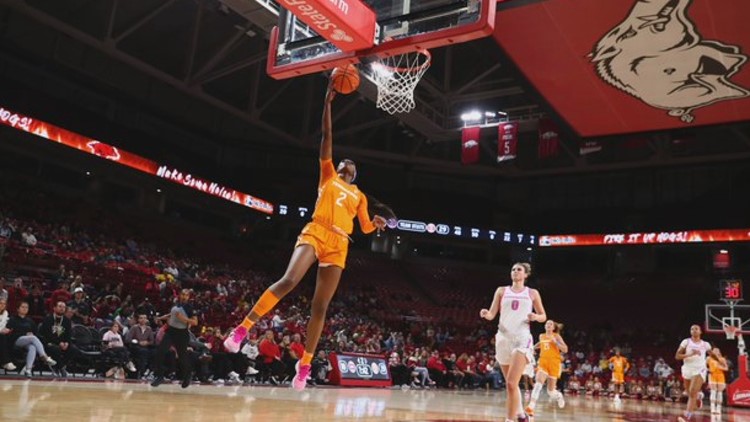 Tennessee cruises by Arkansas, 87-67