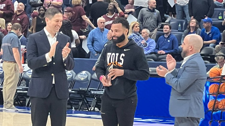 Chris Lofton honored as SEC Legend at Tennessee&rsquo;s game vs. Mississippi State during SEC Tournament
