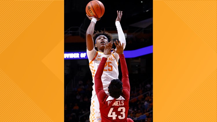 No. 7 Tennessee completes 13-point comeback, win in OT against Arkansas 86-83