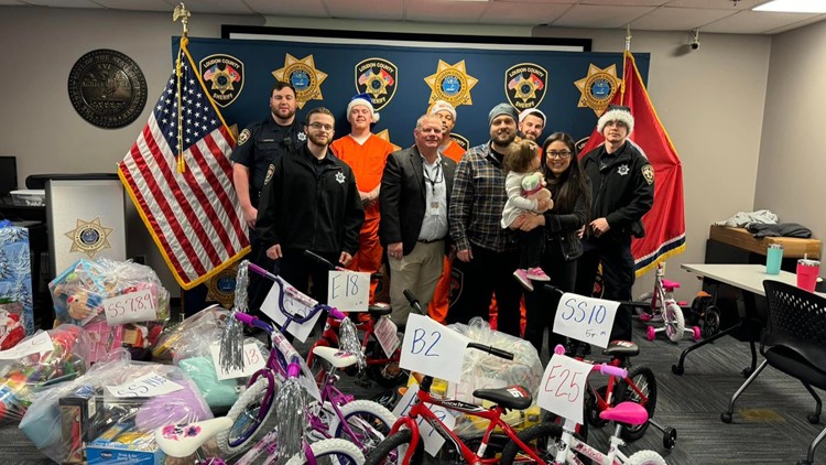 LCSO delivers Toys for Tots to Loudon County families