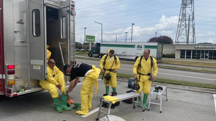 Kingston Pike closed from Cedar Bluff Road to Ebenezer Road after tractor-trailer leaks chemical solution