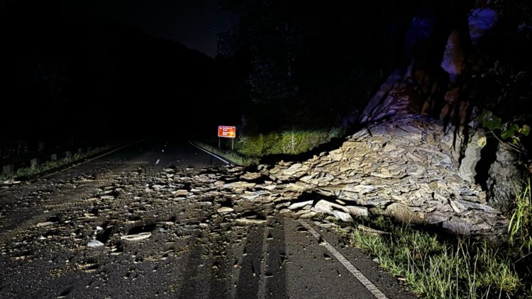 NPS: Rockslide causes temporary lane closure on the Spur