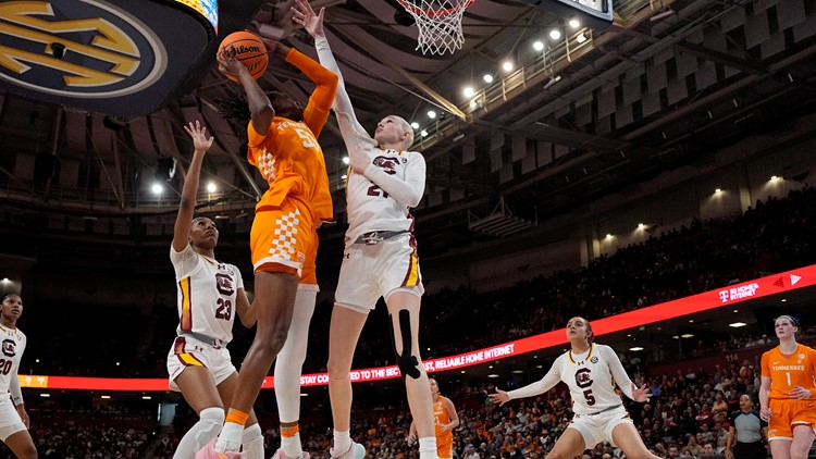 Lady Vols fall to undefeated South Carolina at the buzzer in thrilling SEC Tournament semifinals, 74-73