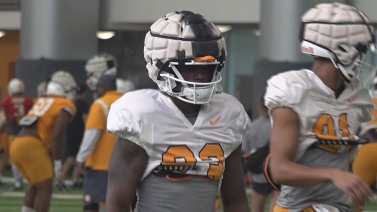 Running back Lyn-J Dixon leaves Tennessee football program