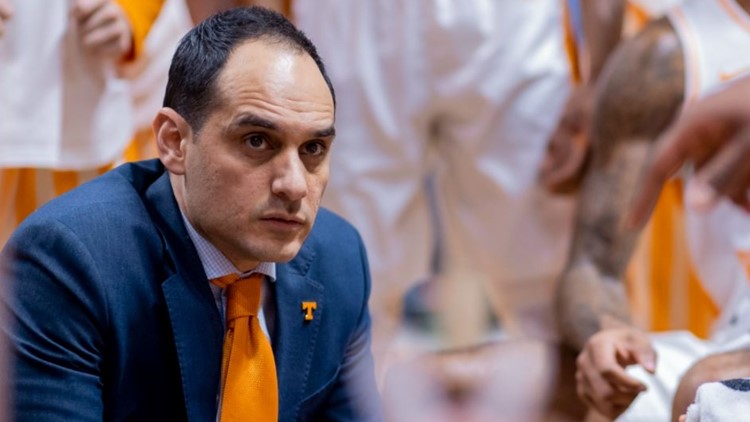 Report: Tennessee basketball associate head coach Mike Schwartz to be hired at Eastern Carolina