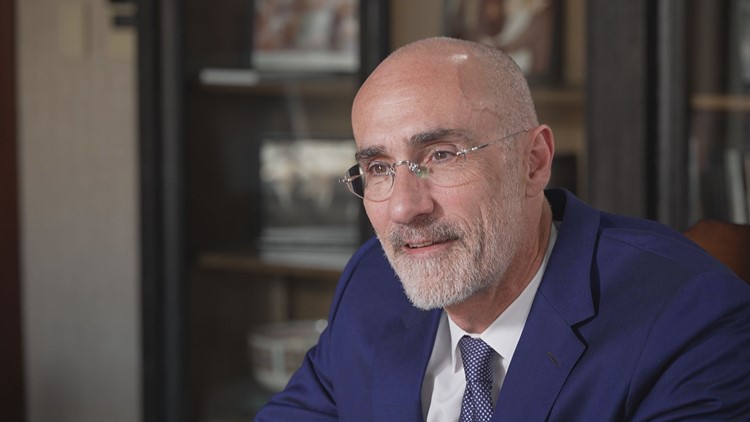 Harvard professor shares secret to happiness at University of Tennessee