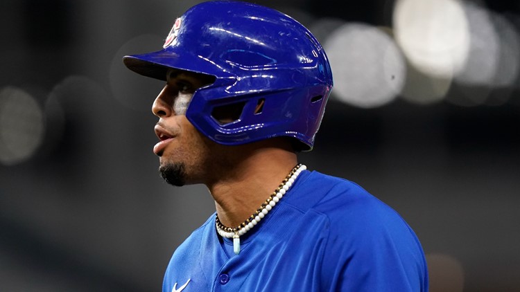 Former Tennessee Smokies player gives fan his necklace, thanking her for supporting him