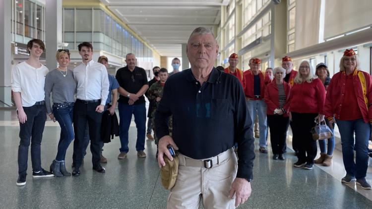 A local veteran is flying to Poland to help Ukrainian troops