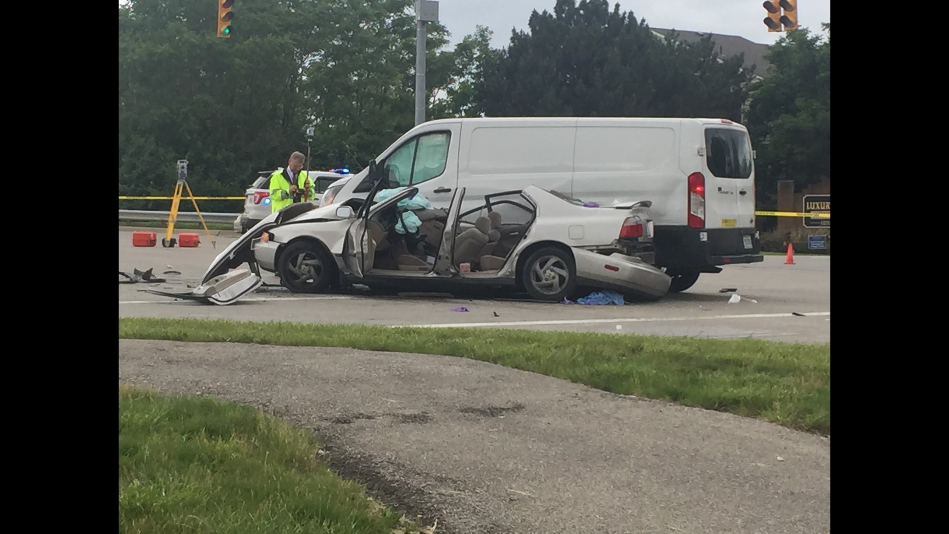 Man killed in twovehicle crash on Grandview Avenue