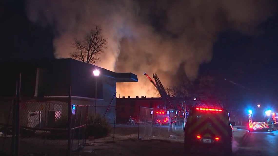 Firefighters battle large fire at northeast Columbus apartment building ...